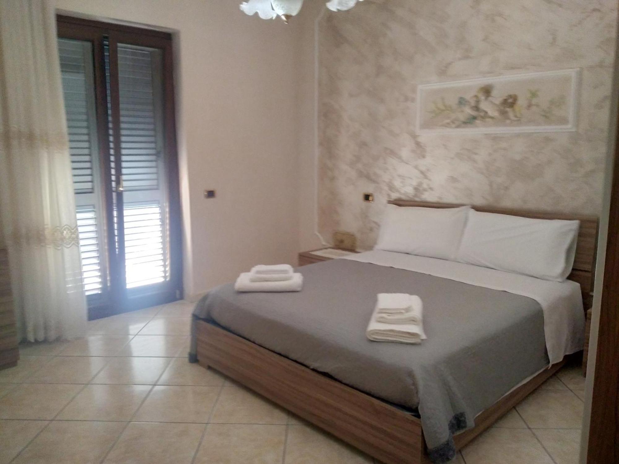 Turisti A Casa Mia Bed & Breakfast Santa Maria La Carita Exterior photo