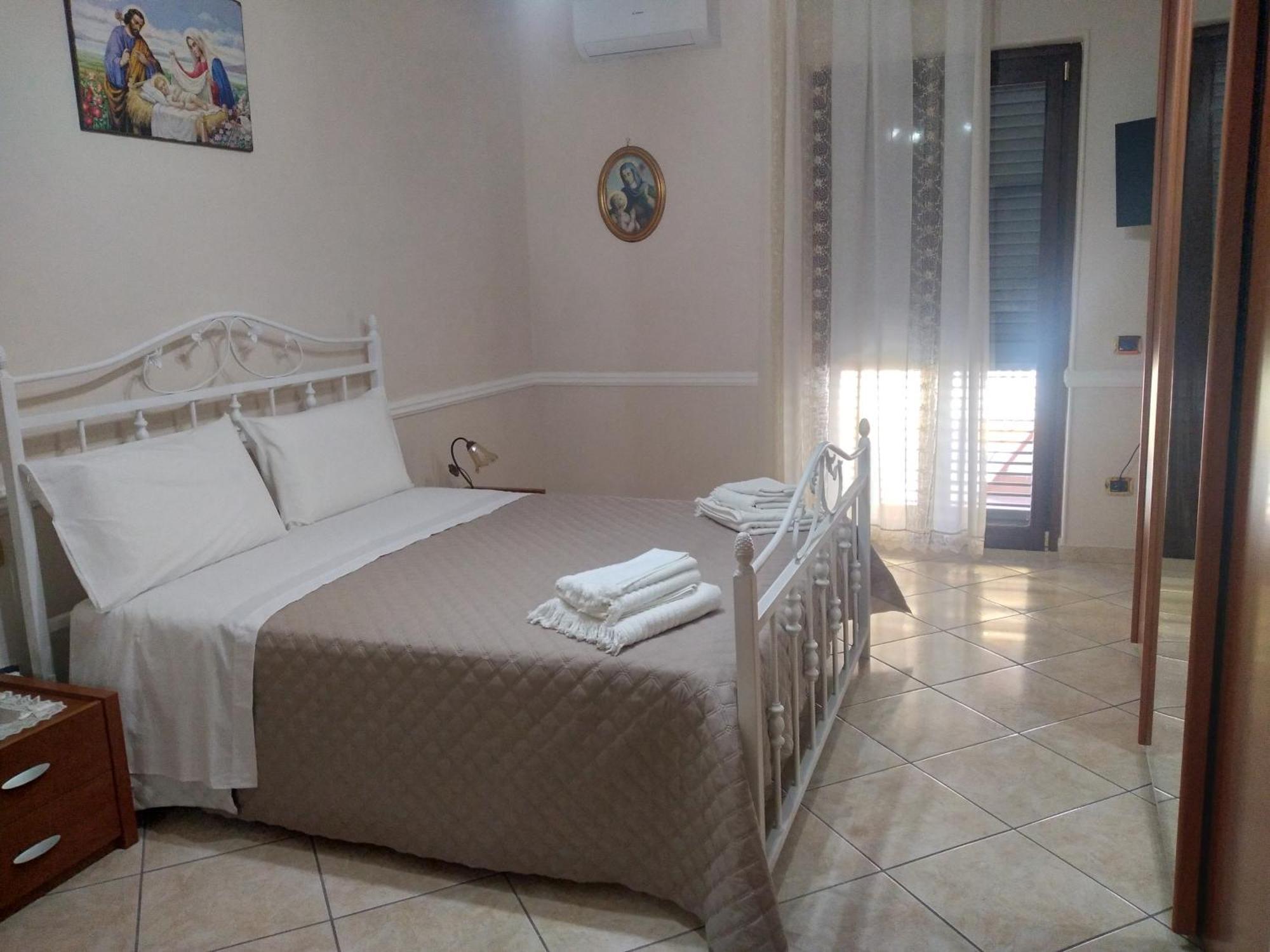 Turisti A Casa Mia Bed & Breakfast Santa Maria La Carita Exterior photo