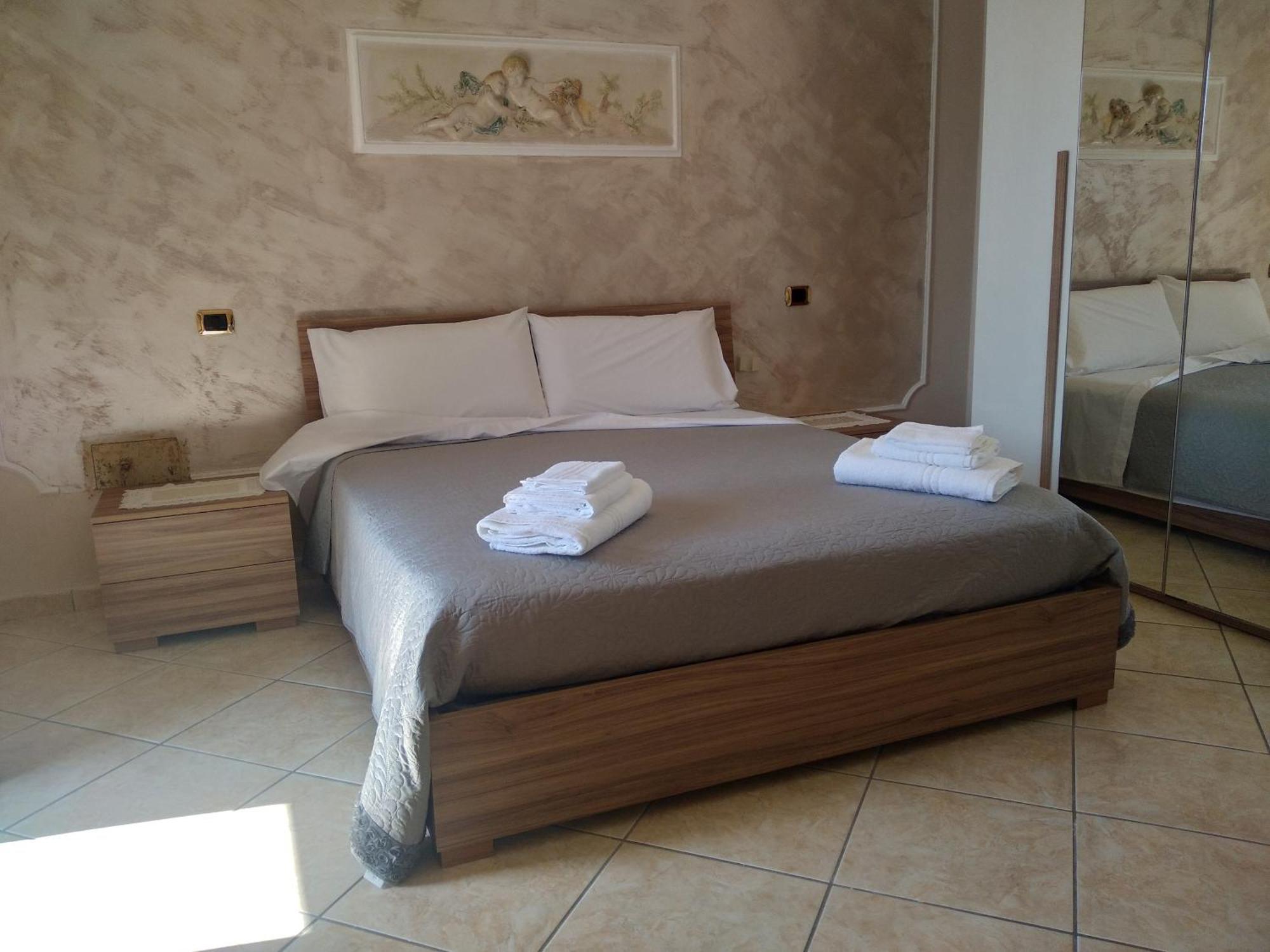 Turisti A Casa Mia Bed & Breakfast Santa Maria La Carita Exterior photo